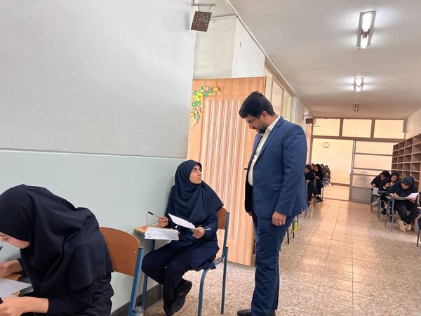 حال و هوای امتحانات نهایی در حوزه‌های دبیرستان‌های اصفهان