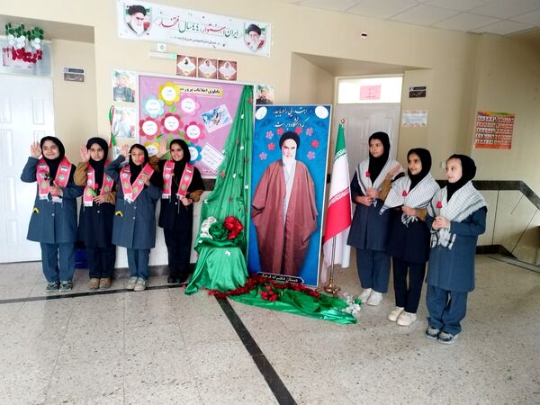 جشن میلاد امام زمان(عج) در دبستان فرهنگ فرازمند