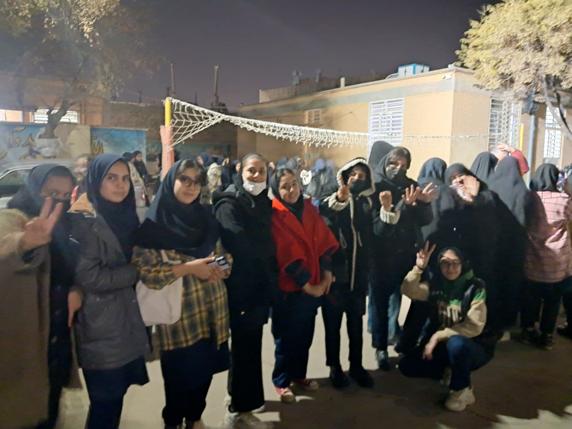 رصد ستارگان در مدرسه عزت طلایی