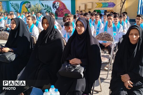 آغاز سال تحصیلی در دبیرستان نمونه دولتی شهدای علم و فناوری با عطر دفاع مقدس