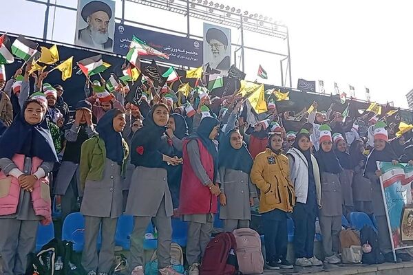 استادیوم ورزشی شهدای شهرستان قدس میزبان پرشورترین مراسم روز دانش‌آموز 