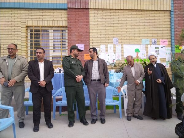 روز درختکاری و روز آموزش همگانی حفظ محیط زیست در مدرسه پویندگان فرهنگ شهرستان خلیل آباد 
