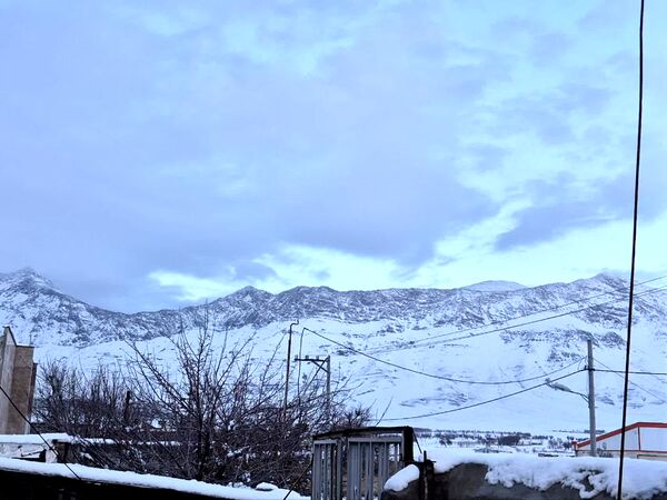 بارش اولین برف پاییزی در روستای نورآباد شازند
