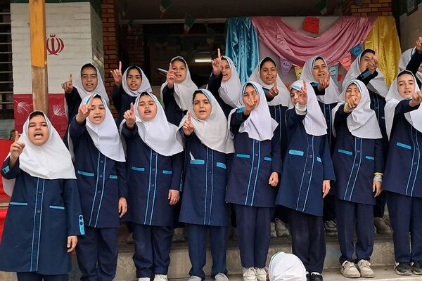 هنرنمایی دانش آموزان  مدرسه خواهران بابایی در روز دختر