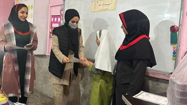 تقدیر از برگزیدگان ویژه‌برنامه هفته جهانی فضا در مدارس حاجی‌آباد