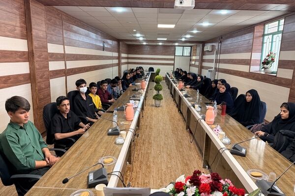 نشست صمیمانه دانش‌آموزان پانا با مسئول سازمان دانش‌آموزی شهرستان نهبندان