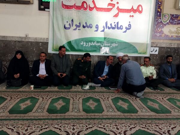 برپایی میز خدمت به‌مناسبت هفته دولت در میاندورود 