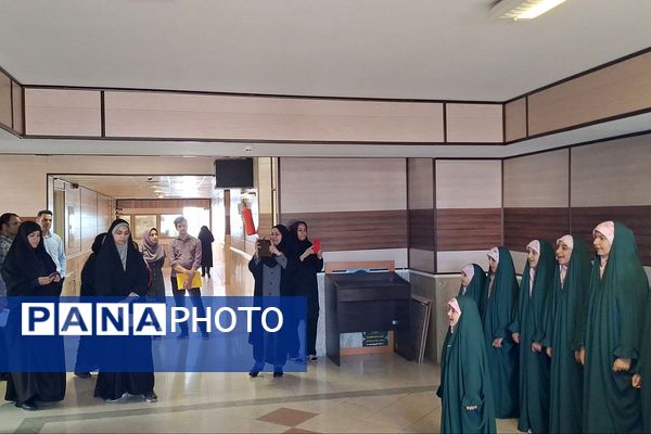 اجرای سرود به مناسبت هفته وحدت و میلاد نبی اکرم (ص) در اداره آموزش و پرورش پردیس 