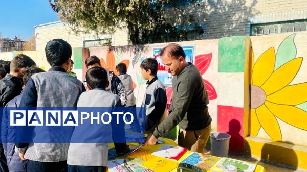 برگزاری نمایشگاه کتاب در دبستان معلم آشخانه 