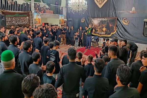 مراسم عزاداری آقا ابا عبدالله الحسین (ع) در شب عاشورا حسینی در شهر بار 