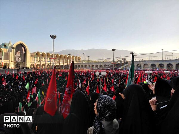 تهران در تب وداع با رهبر  مقتدر شهید