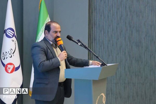 رونمایی از کتاب «از دفاع تا خدمت مقدس» 