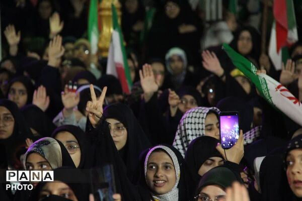 یادبود شهیده دانش آموز تیارا صادقی در پایگاه انقلاب یزد