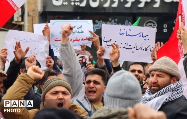 تصاویر حضور مهاجران مسلمان در مشهد؛ همبستگی با ملت ایران در سوگ امام خامنه‌ای (ره)