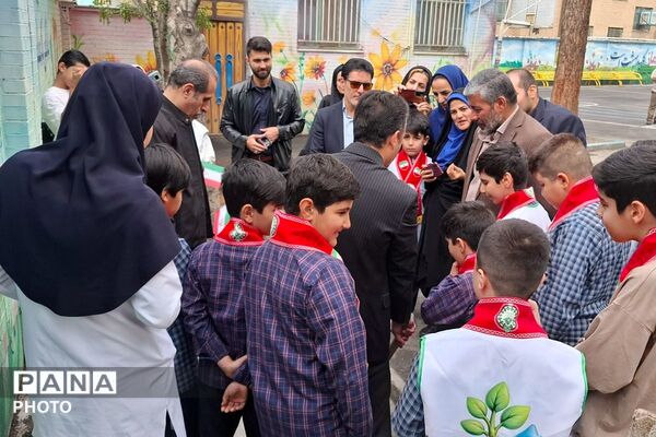 طنینِ «نهالِ امید» در دبستان ملاصدرا؛ تجدید میثاق با رهبر شهید و شهدای دانش‌آموز