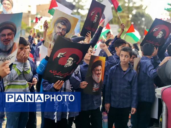  ادای احترام دانش‌آموزان و فرهنگیان شهرستان پاکدشت به مقام شامخ شهیدان مقاومت و شهید سید حسن نصرالله 