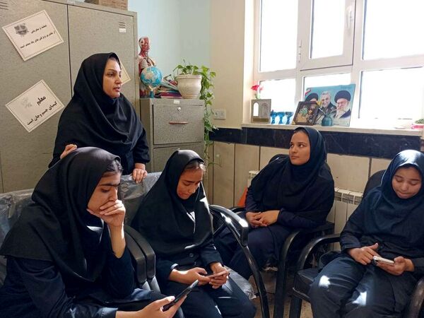 آزمون غربالگری پایه نهم در دبیرستان مادرمهربان خلیل آباد