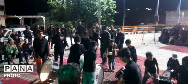 عزاداری و زنجیر زنی  شب هفتم ماه محرم در حسینیه شهدای شهر بار  