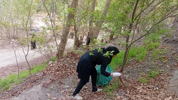 پاکسازی خیابان و کوچه‌های روستای یاسه چای توسط دانش‌آموزان مدرسه ۲۲ بهمن