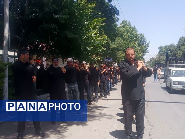 مراسم زنجیر زنی و سینه زنی به مناسبت سالگرد رحلت امام در نیشابور 