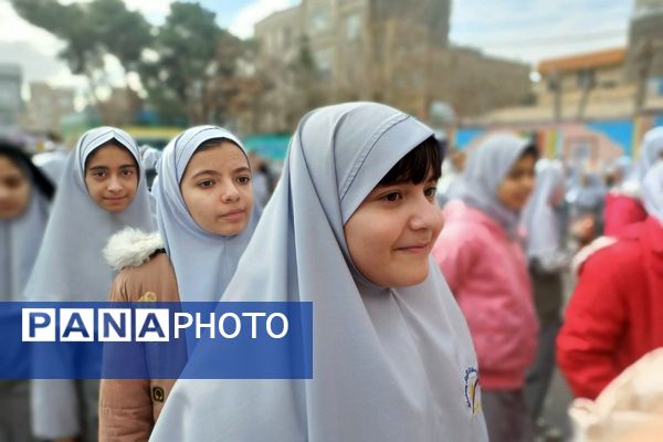 هم صدایی نسل آینده با انقلاب در مدرسه کودک مسلمان قرچک