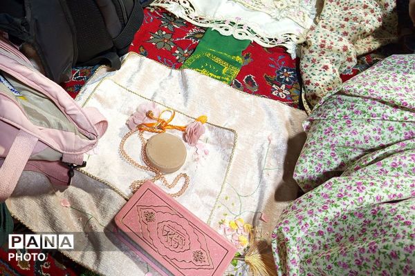 حضور پرشور فرهنگیان و دانش‌آموزان در مصلی نسیم شهر