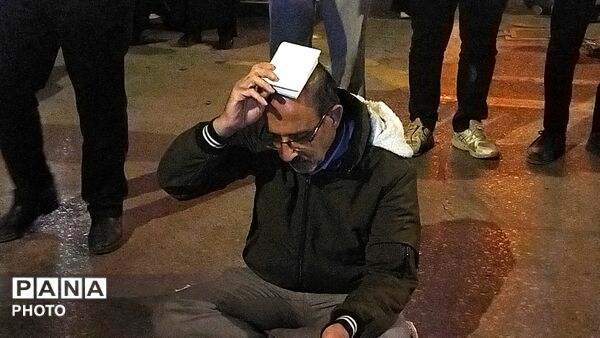 نیشابوری ها قرآن ها را به سر گرفتند-۱ 