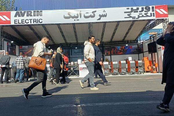 حضور دانش‌آموزان دبیرستان قلم چی ناحیه دو شهرری در نمایشگاه نانو فناوری
