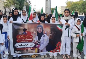دختران تکواندوکار میناب بر مزار شهیده ارینا عرب‌کیش حاضر شدند