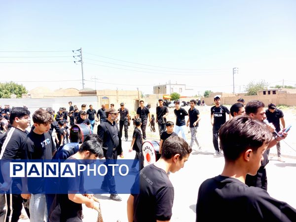 برگزاری تاسوعا حسینی در روستای بزنجرد