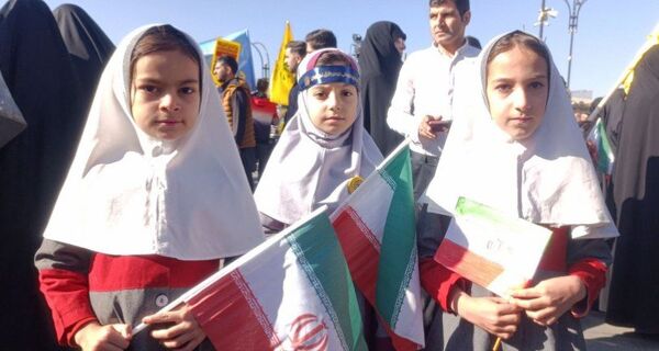 حضور پرشور آینده‌سازان ایران در راهپیمایی روز دانش‌آموز در همدان 