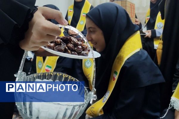 دیدار دانش آموزان فرزانگان با خانواده شهید صفری علمدار