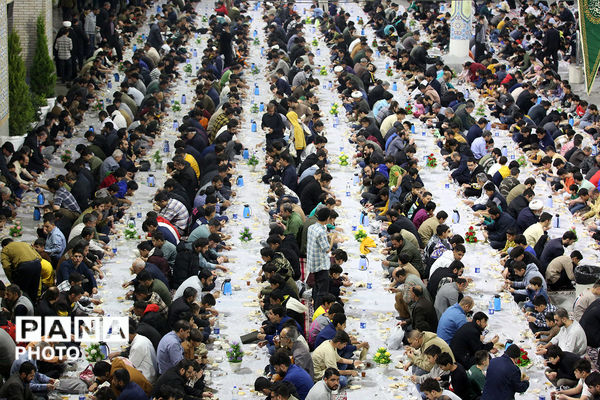 سفره افطاری حرم کریمه اهل بیت(س) در ماه ضیافت الهی