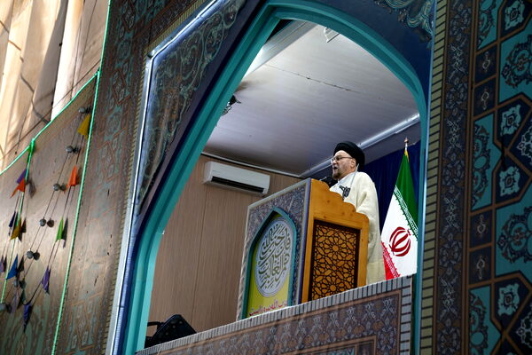 حضور پرشور دانش‌آموزان عضو سازمان دانش‌آموزی در نمازجمعه اصفهان