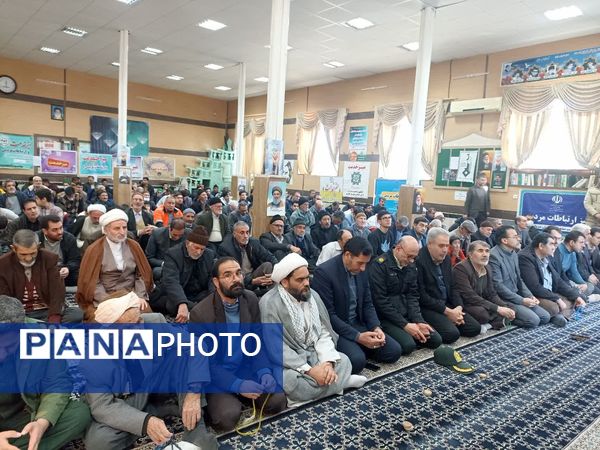  نماز عبادی، سیاسی جمعه با رنگ و بوی دهه فجر در فاروج