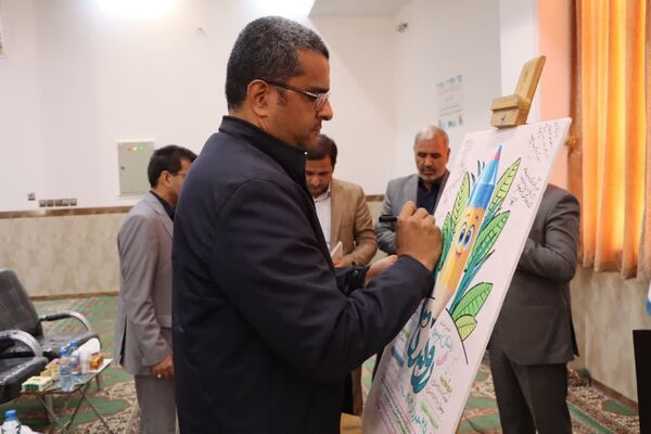 رونمایی از پوستر نخستین جشنواره داستان‌نویسی روستا در روستای گردکوه شهرستان مهریز 