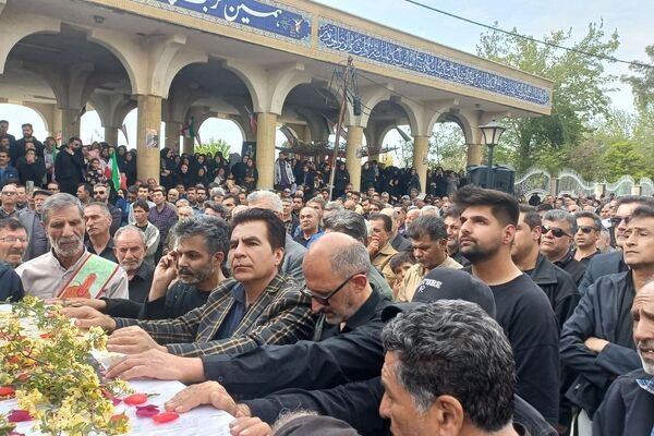 تشییع پیکر شهید حسین تاجیکی شهید جنگ رمضان