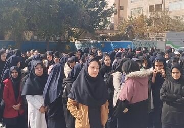 برگزاری مراسم روز دانش آموز در هنرستان کاردانش حافظ 