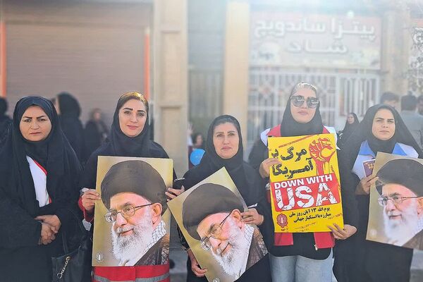 حضور پرشور دانش‌آموزان و فرهنگیان در راهپیمایی روز دانش‌ آموز در باشت 