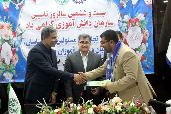 تجلیل از مسئولان، کارشناسان، مربیان و دانش‌آموزان پیشتاز برتر سازمان دانش‌آموزی استان بوشهر 