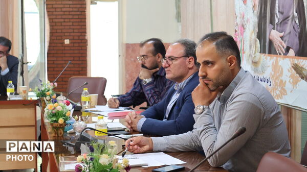 نشست کارشناسان فرهنگی مناطق ۱۹ گانه تهران در اردوگاه ابوذر