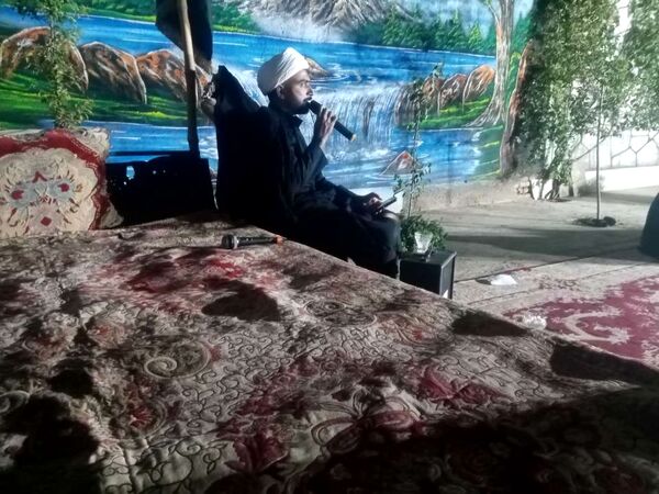 مراسم عزاداری ماه صفر در روستای نقاب با وجود قطع برق