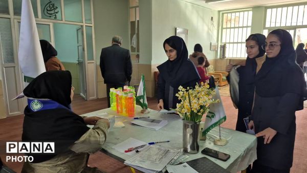 پذیرش رؤسای شورای دانش‌آموزی انتخابات استانی دختران در فارس