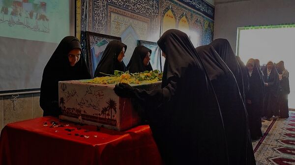 استقبال از شهید‌گمنام در دبیرستان رضوانه شاهبیکی سربیشه 