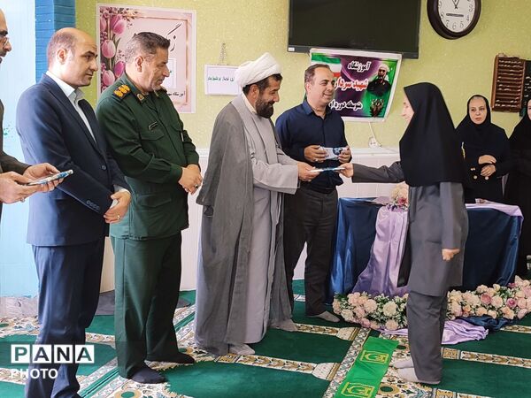 آیین نمادین «زنگ نماز» در دبیرستان سردار شهید همدانی منطقه جوکار