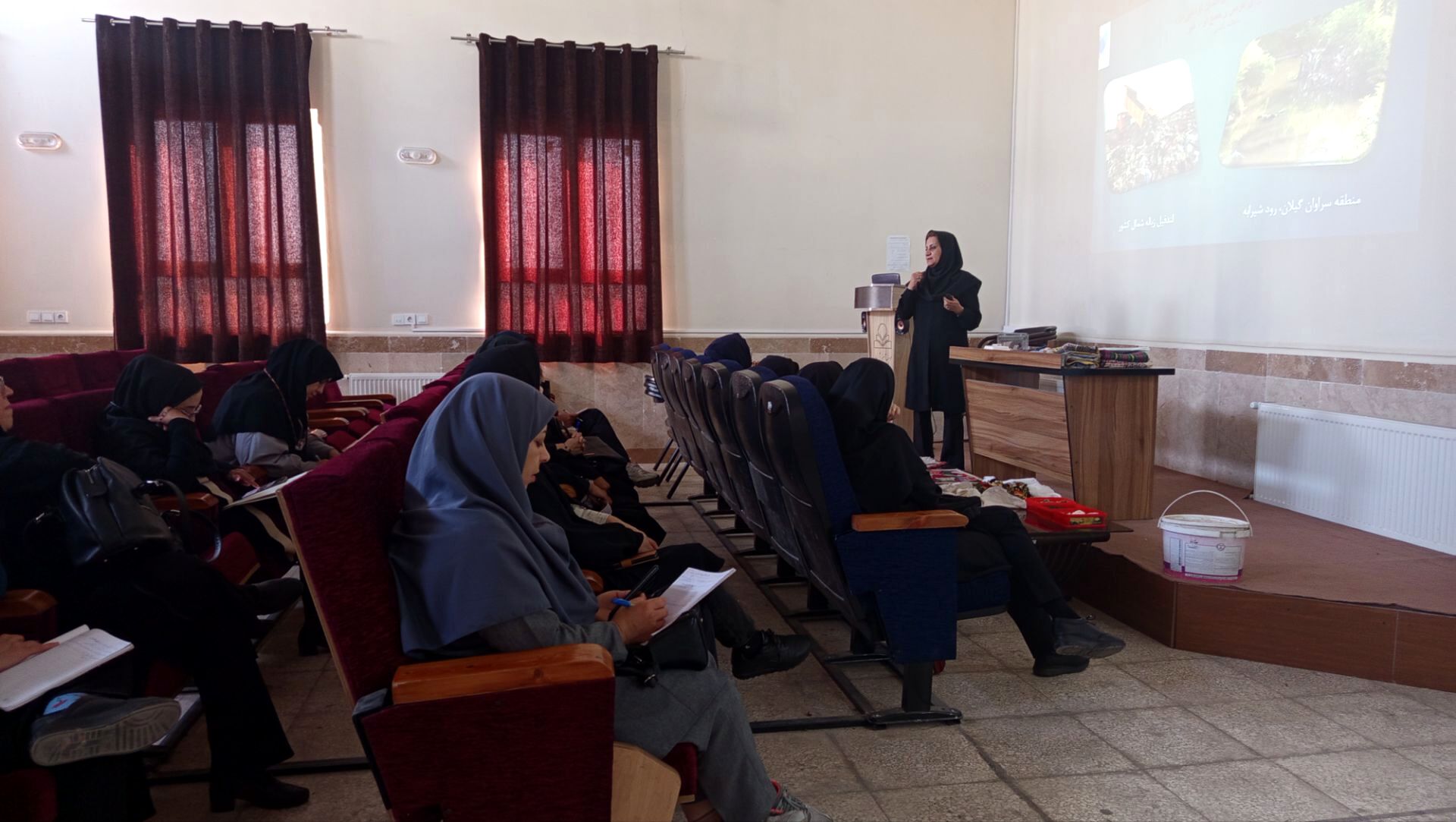 کارگاه آموزشی محیط زیستی برای مراقبین سلامت ناحیه هفت مشهد 