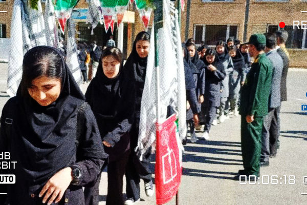 اعزام دانش‌آموزان دهگلان به اردوی راهیان نور با بدرقه مسئولان شهرستان