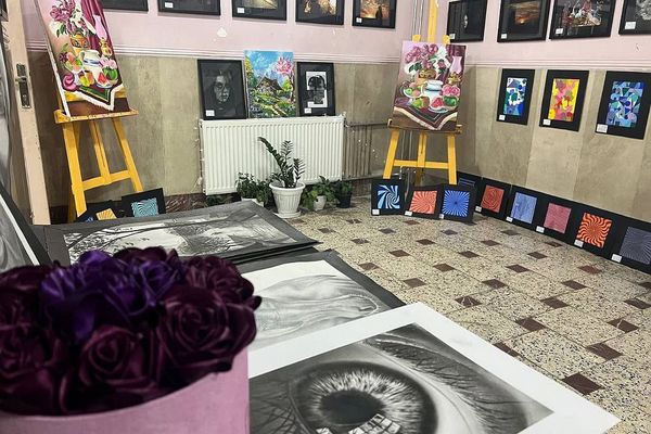 بازدید دانش‌آموزان و کادر آموزشی هنرستان کوثر ناحیه یک شهرری از نمایشگاه جشنواره فرهنگی هنری
