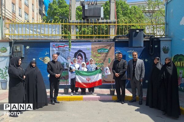 غرس نهال در مدارس ناحیه دو شهرری به یاد شهدای جنگ رمضان