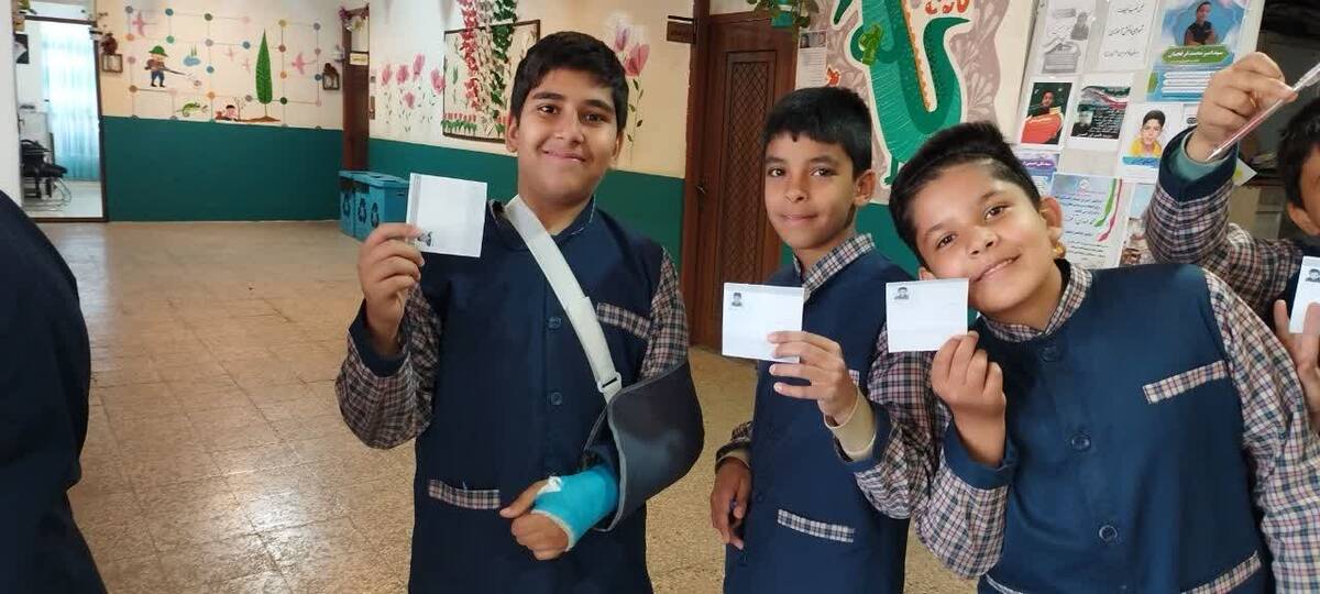 نشاط انتخاباتی و رای گیری شواری دانش‌آموزی در دبستان پسرانه حضرت قاسم(ع)